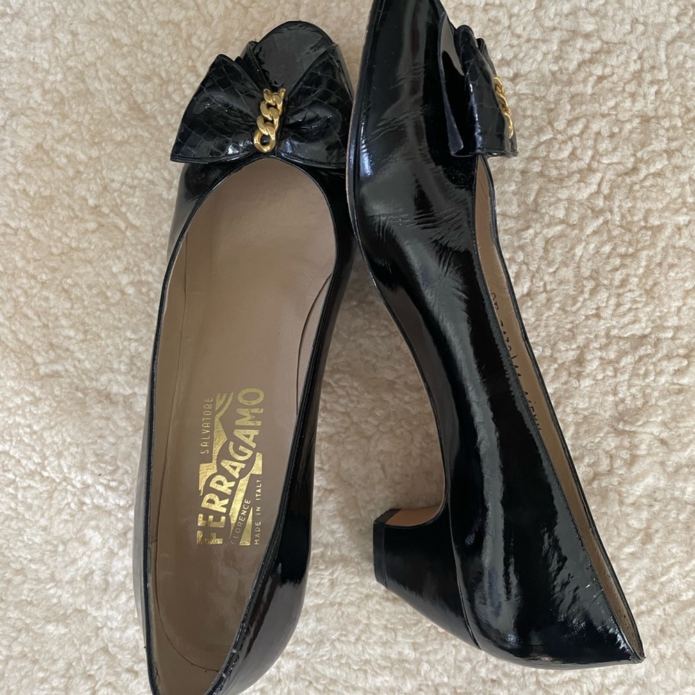 Salvatore Ferragamo peep toe heels-size 9M